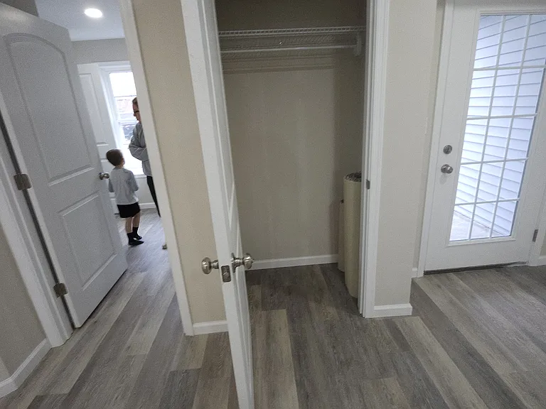 1068 Lakeland Dr — Photo 24