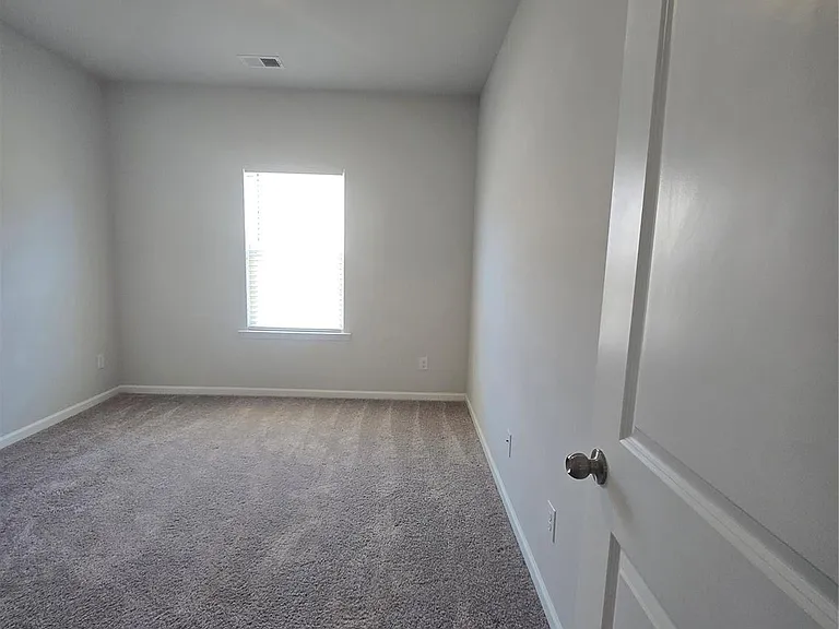 5240 Kinsbridge Dr — Photo 25