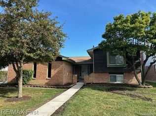 4653 Lucerne Dr, Sterling Heights, MI