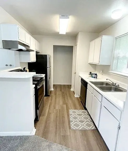 Grand Oaks Apartments — Photo 6