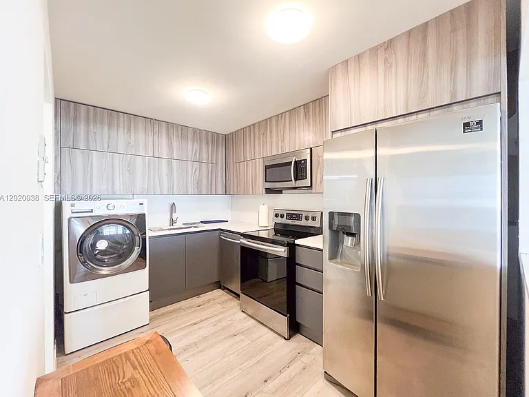 1901 Brickell Ave #B2004 — Photo 6