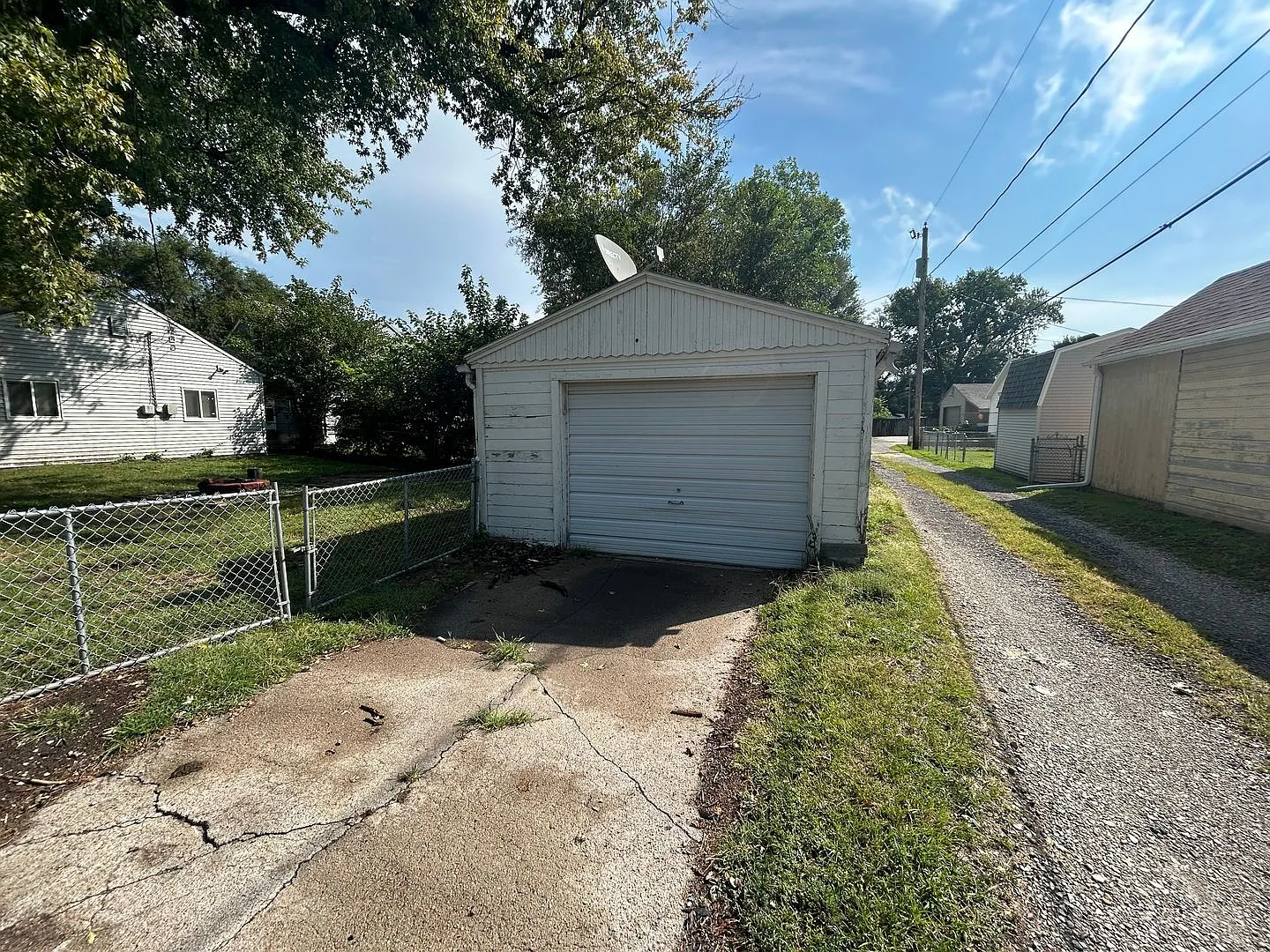 3 bedroom home — Photo 2