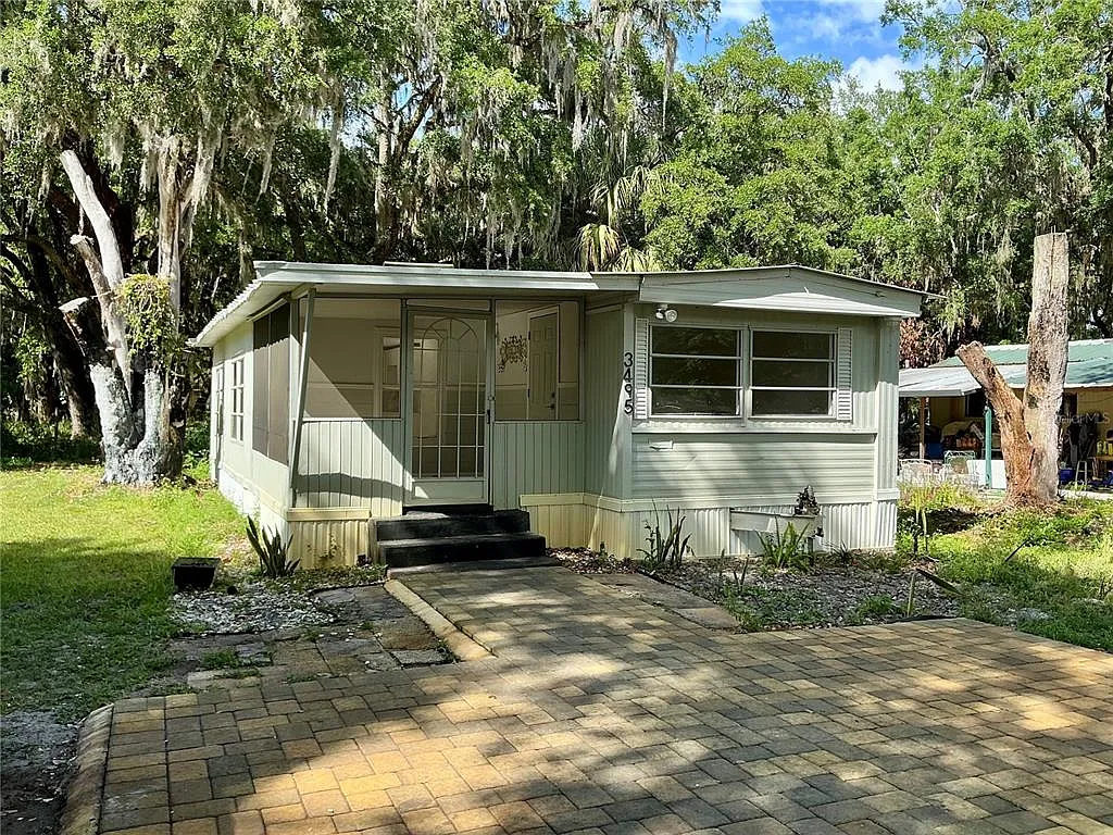 3 bed, 2.0 bath, 1042 sqft, $1,750 — Photo 2