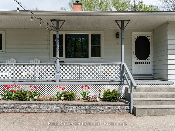4th image of 1467 Rosemount Rd