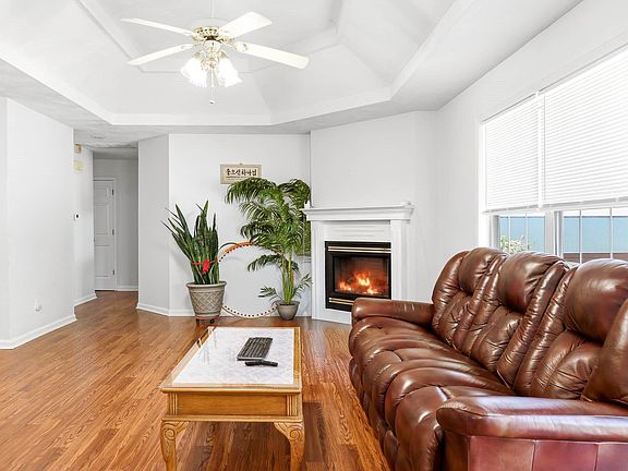 5th image of 215 S Maple Street