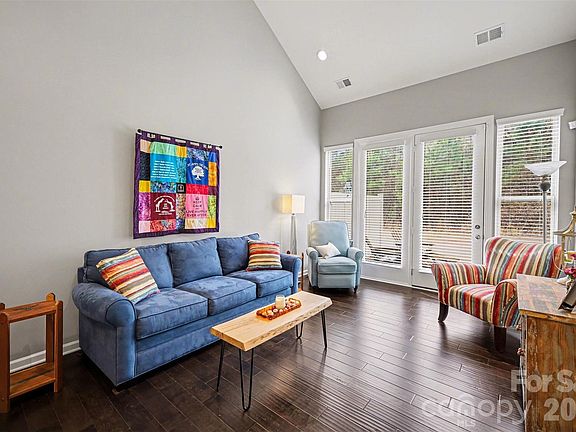 2nd image of 1008 Archibald Ave