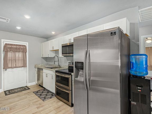 3rd image of 535 W DEWEY Avenue