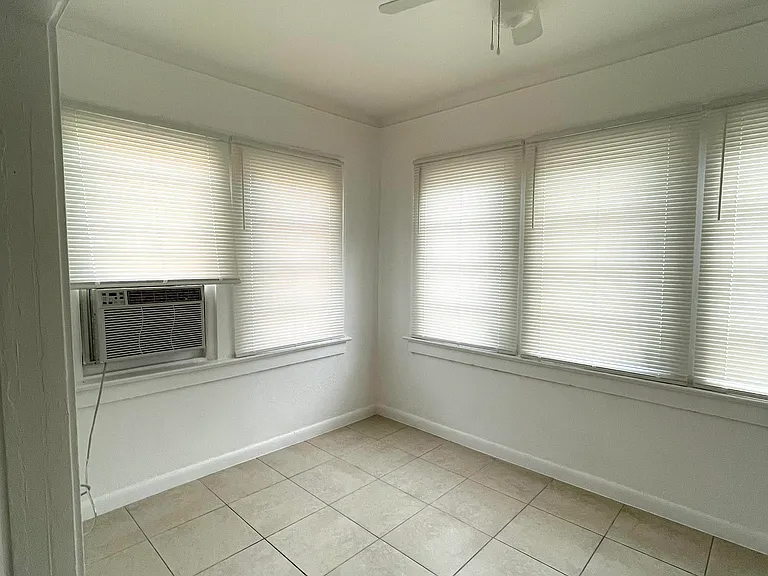 1011 SW 4th St #4 — Photo 6