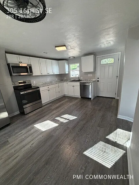 2 Bed / 2 Bath Single Family (Available Now) — Photo 3