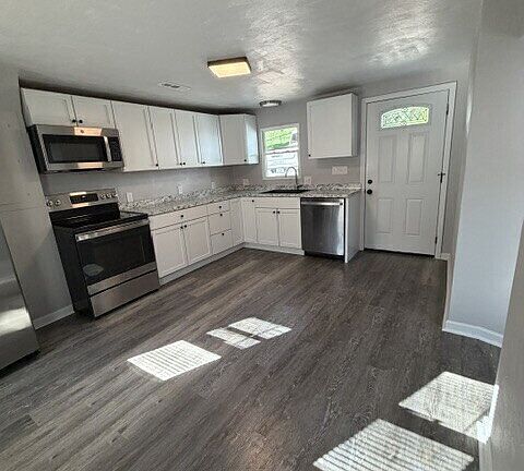 3rd image of 305 16th St SE