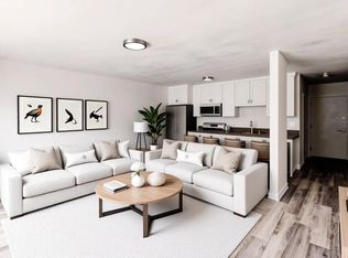 Casa Dorado, Reseda, CA 91335