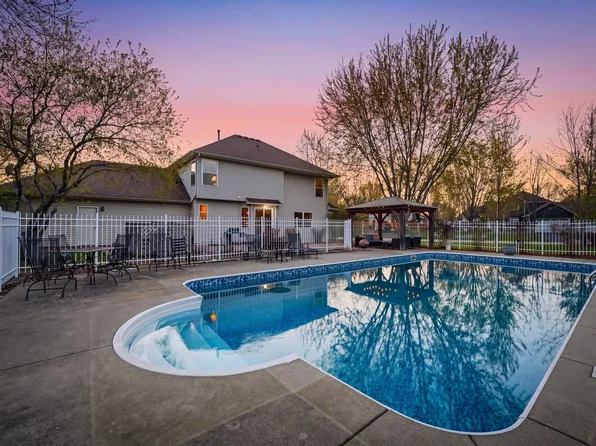 8511 Cedar Ct, Victoria, MN 55386