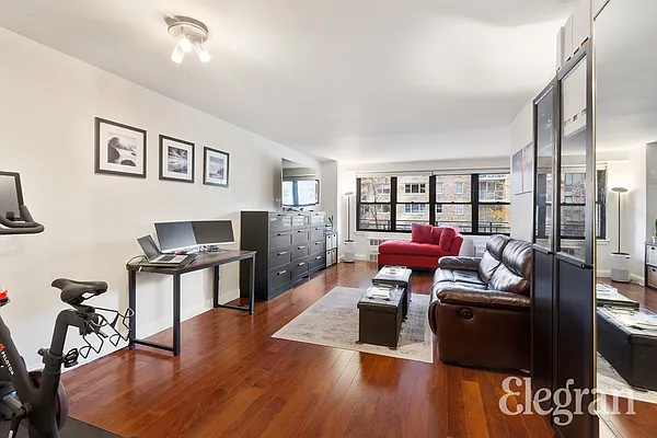 Sold by (Legacy) Elegran | media 1