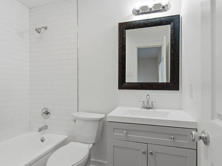 809 James St — Photo 20
