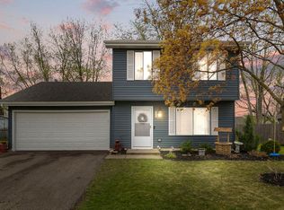 2935 Worcester Ln, Aurora, IL 60504