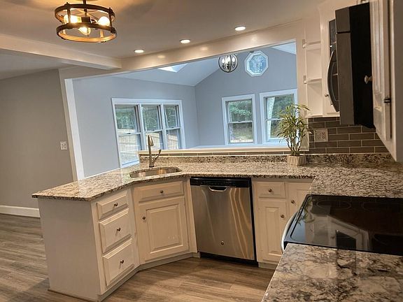 3rd image of 11 Dianthus Rd
