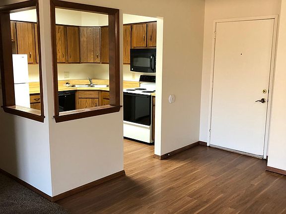 2nd image of 1935 N Lincoln Ave APT 104