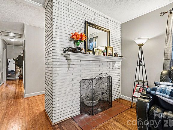 5th image of 102 Azalea Rd