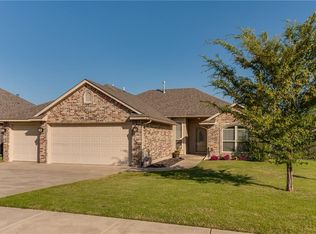 2920 Christina Ct, Moore, OK 73160