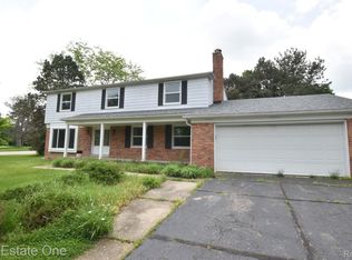 3892 McDivitt Dr, West Bloomfield, MI 48323