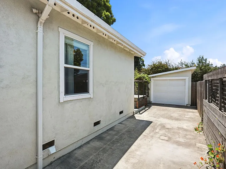 954 Cedar St — Photo 21