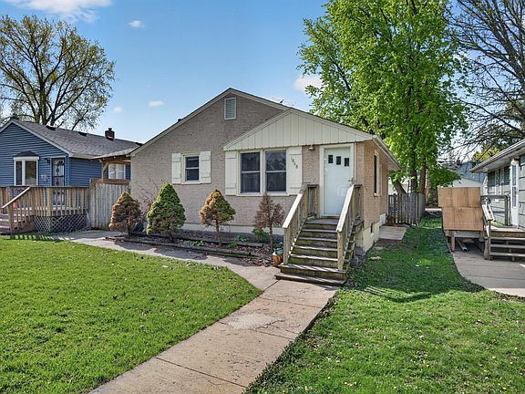 3rd image of 1848 Montana Ave E