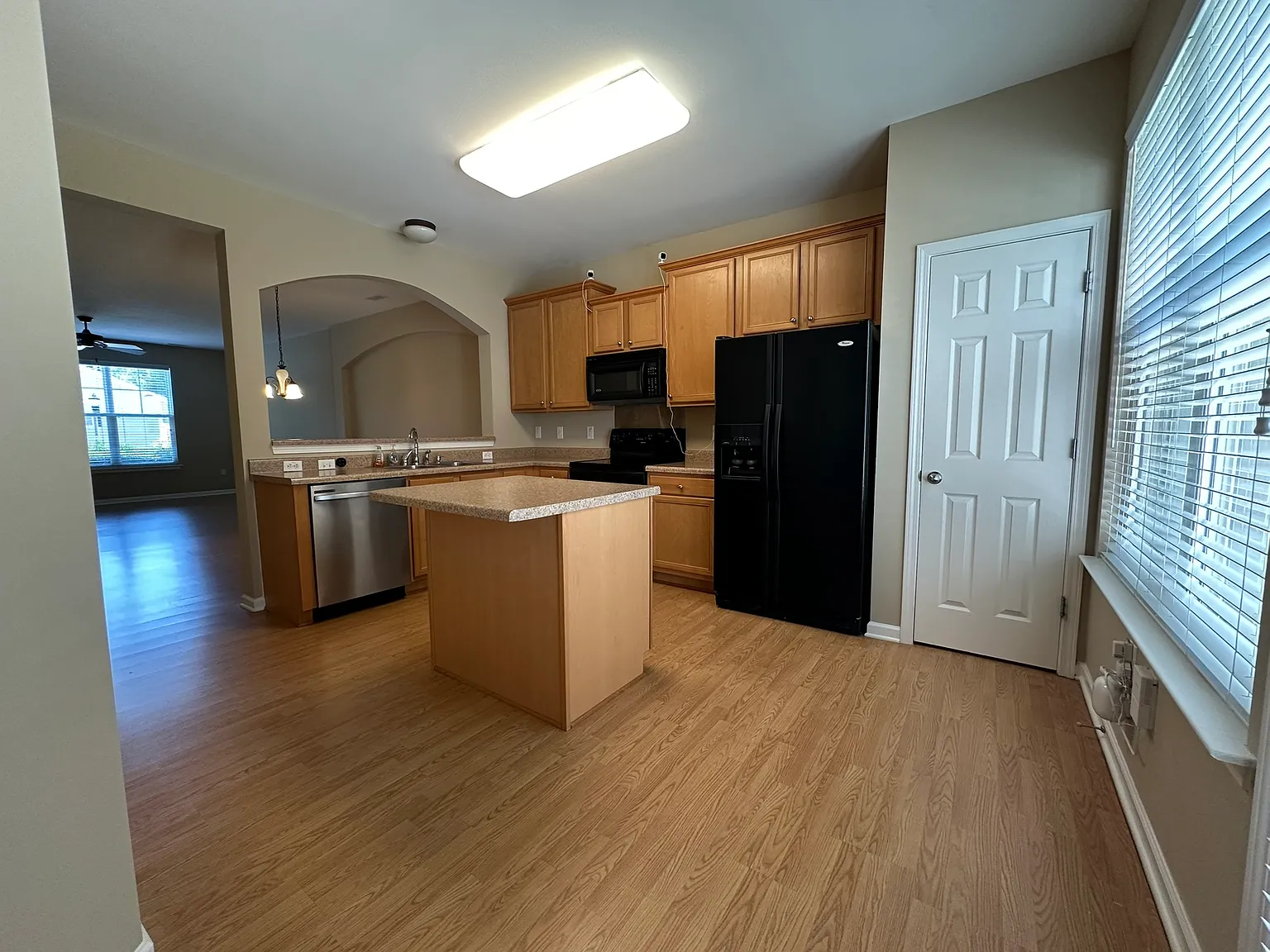 2 bed, 2.5 bath, 1376 sqft, $1,700 — Photo 4