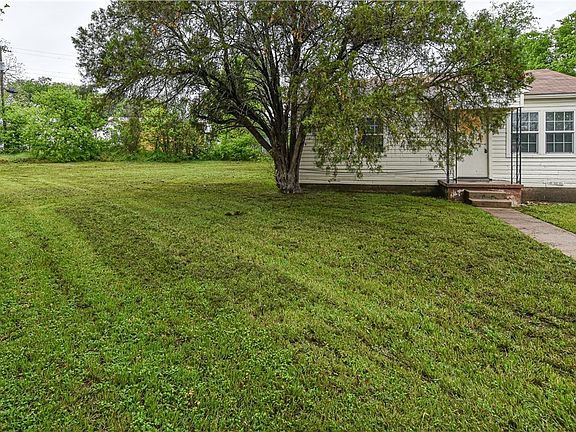 3rd image of 1201 Sissom Ct