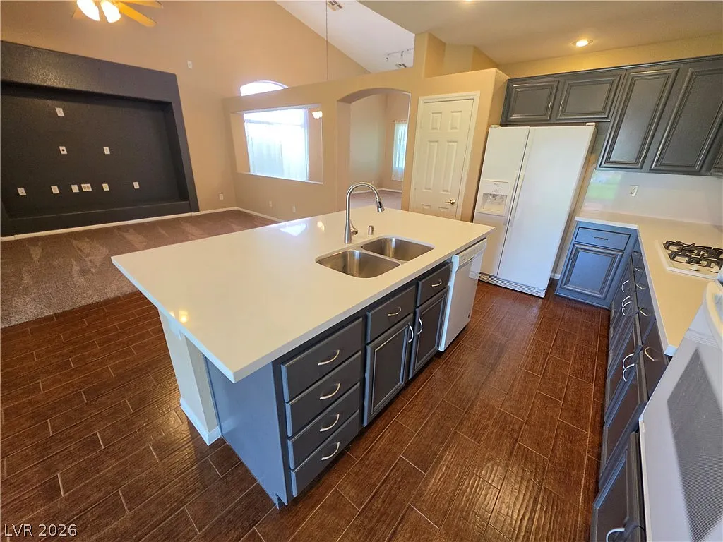 3 bed, 2.0 bath, 1970 sqft, $2,395 — Photo 3
