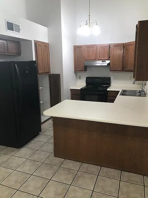 3 bed, 1250 sqft, $1,500 — Photo 2