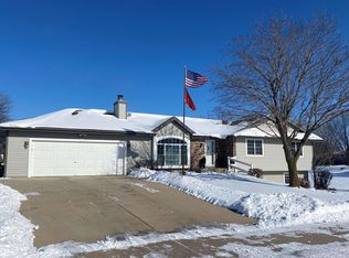 6124 Woodland Dr, Waunakee, WI 53597