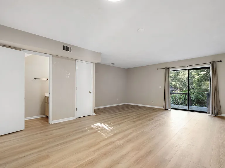 2340 Claremont Ln #B — Photo 12