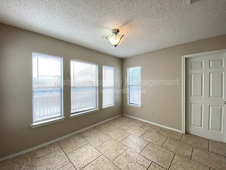 2510 Village Pkwy — Photo 24