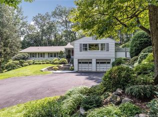 60 Round Hill Dr, Stamford, CT 06903