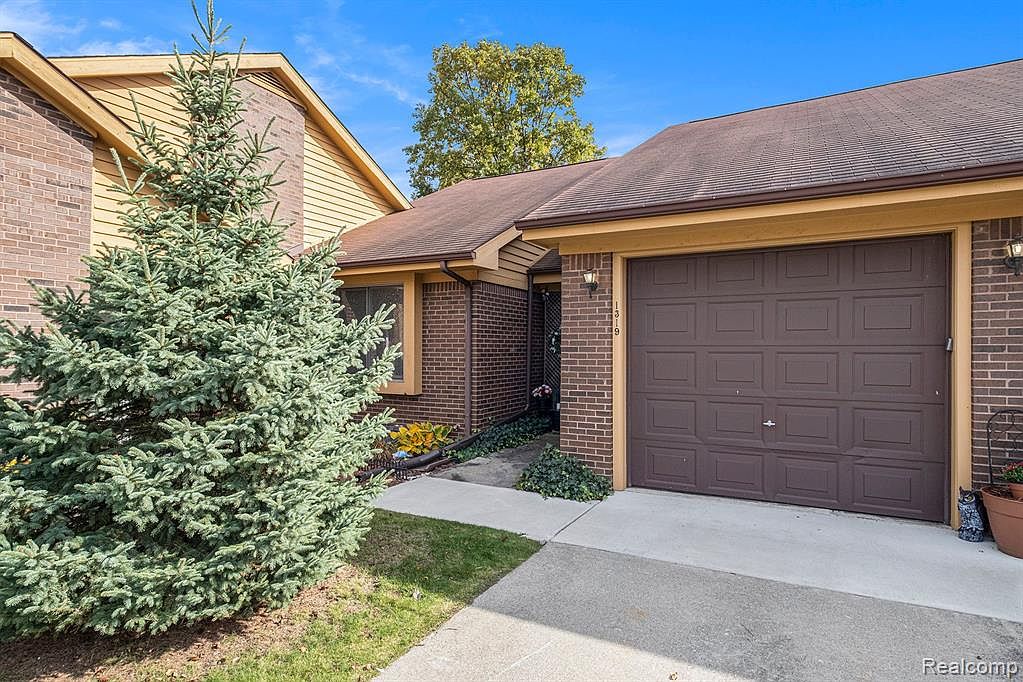 1319 Leisure Dr, Flint, MI 48507 Zillow