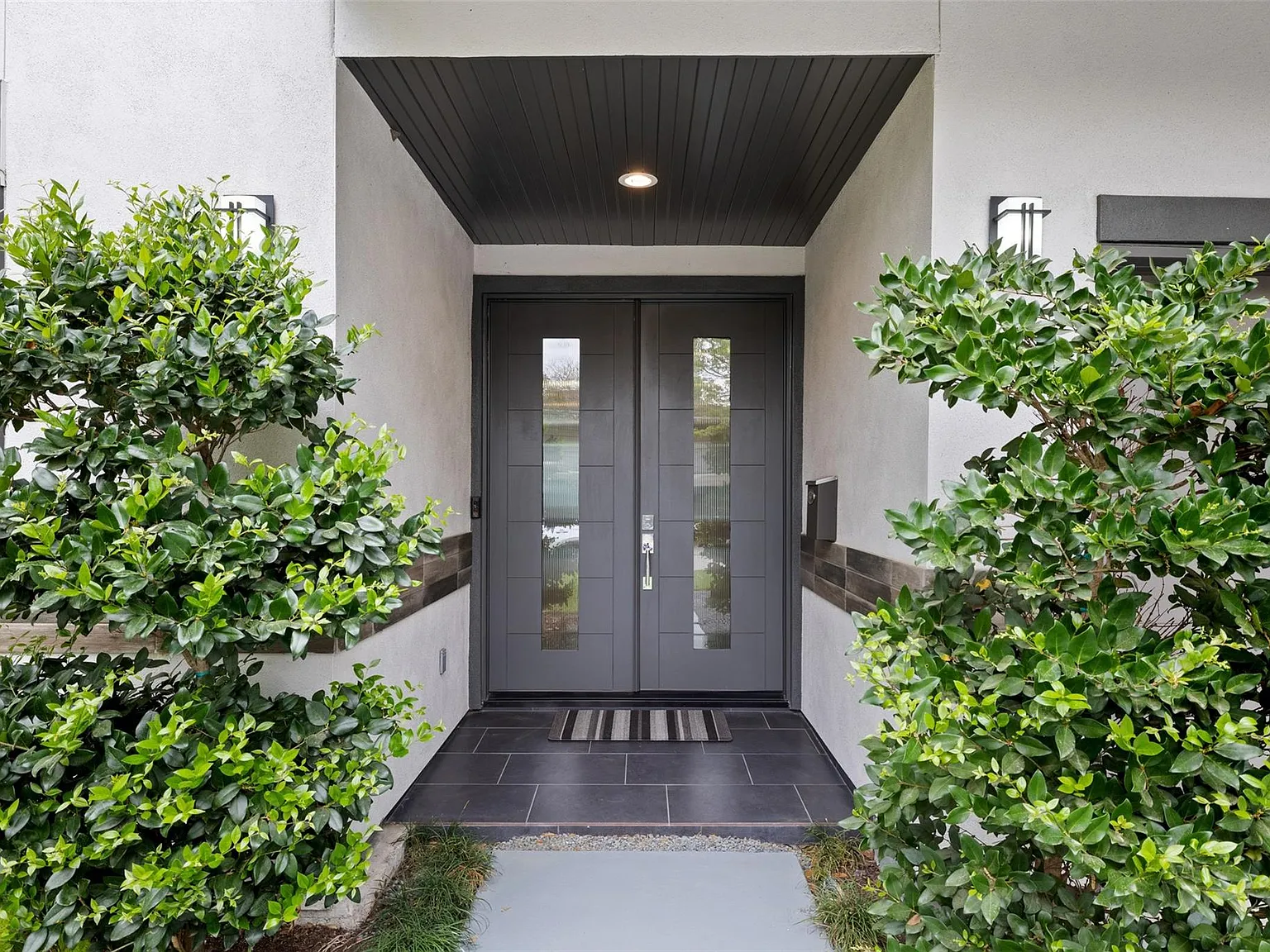 5 bed, 4.0 bath, 4126 sqft, $8,500 — Photo 4