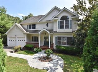 2 Washington Dr, Huntington, NY 11721