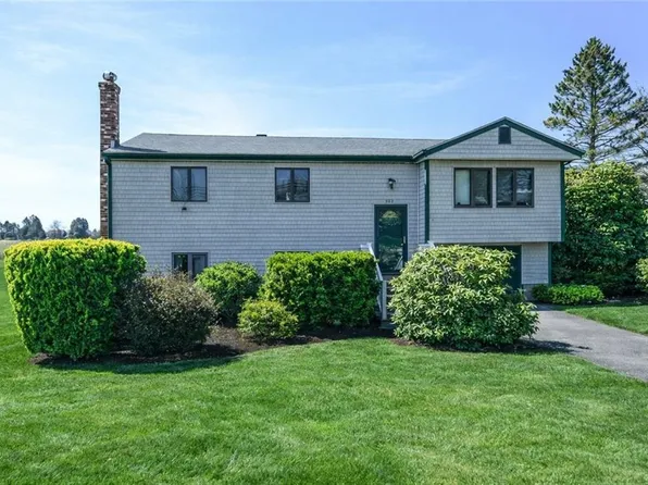 303 Middle Rd, Portsmouth, RI 02871