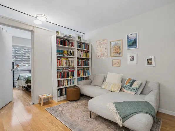 333 East 46th Street image 1 of 7