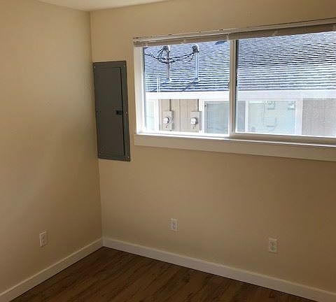 4th image of 3807 Lincoln Ave