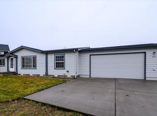 833 NE Shoshone Dr, Redmond, OR 97756
