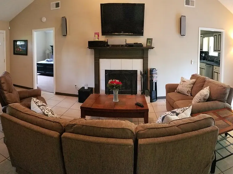 501 Carriage Ln — Photo 9