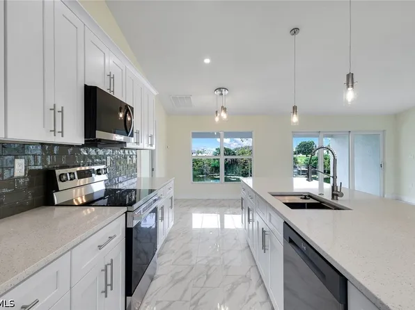 2622 NE 1st Pl, Cape Coral, FL 33909