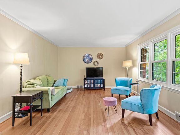 4th image of 2605 Loch Dr