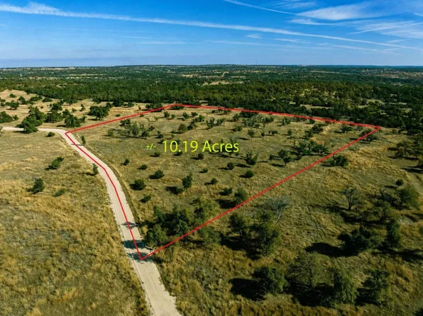 100 Gretchen Grove Ln, Fredericksburg, TX 78624