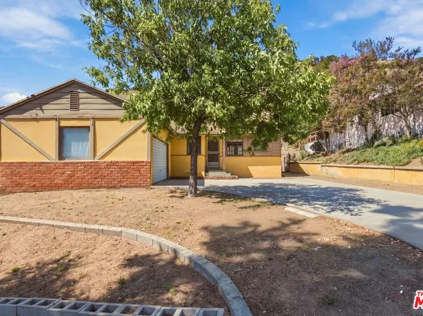 8501 Petaluma Dr, Sun Valley, CA 91352