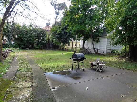 2nd image of 17 Crescent Ave APT 1