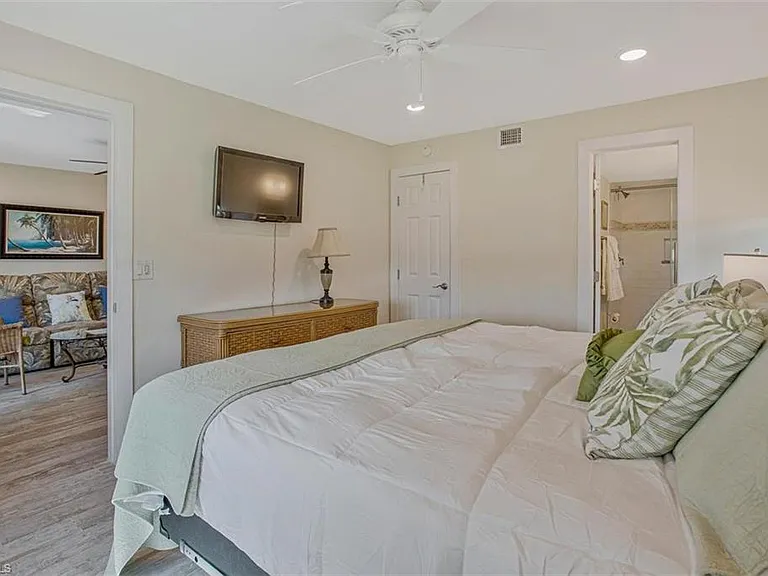 4298 27th Ct SW #101 — Photo 22