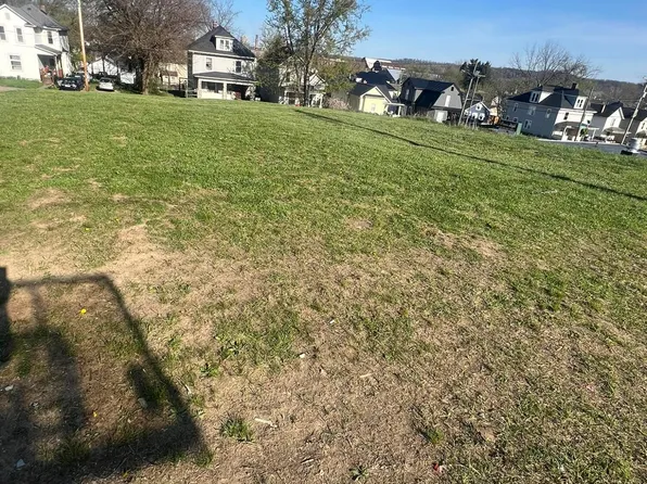 239 N Cedar St, Newark, OH 43055