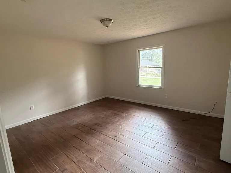 426 Freeman Dr — Photo 3